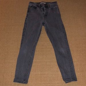 Levi’s size 25 Light wash black high rise jeans